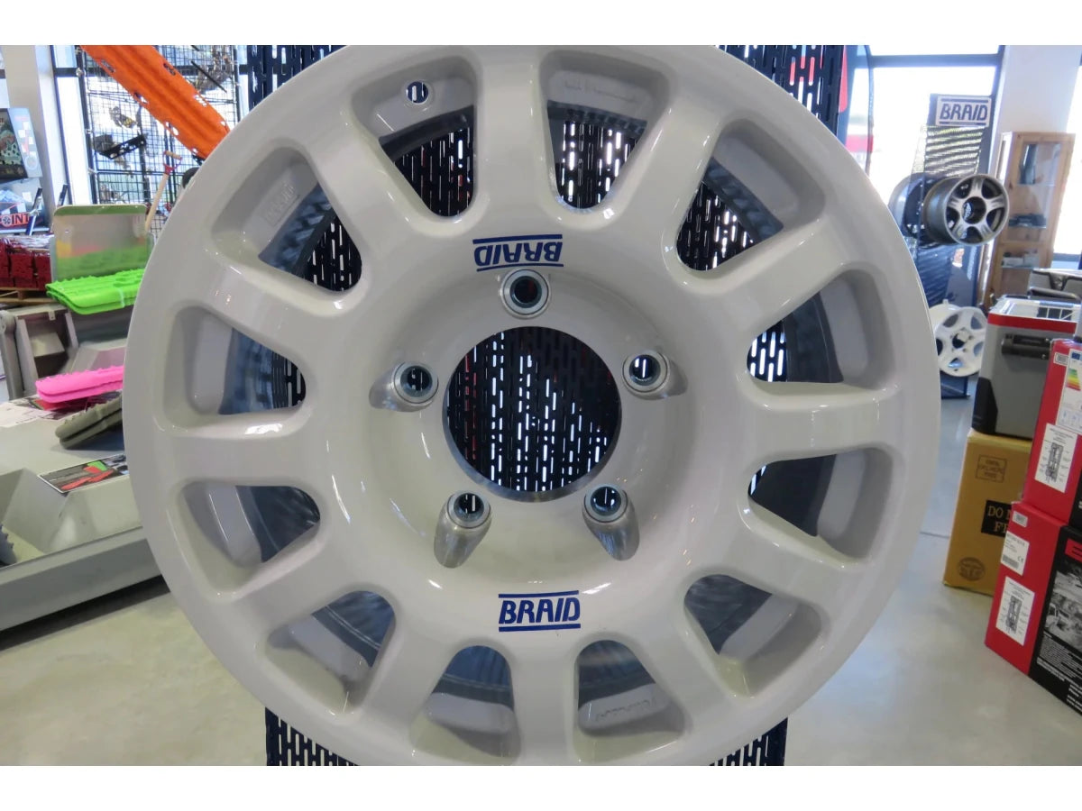 Jante Alu BRAID Fullrace T Blanche 8x17 6x139.7 ET5 - Toyota FJ Cruiser 2010+